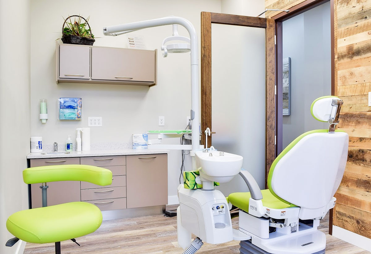 Denture treatment room